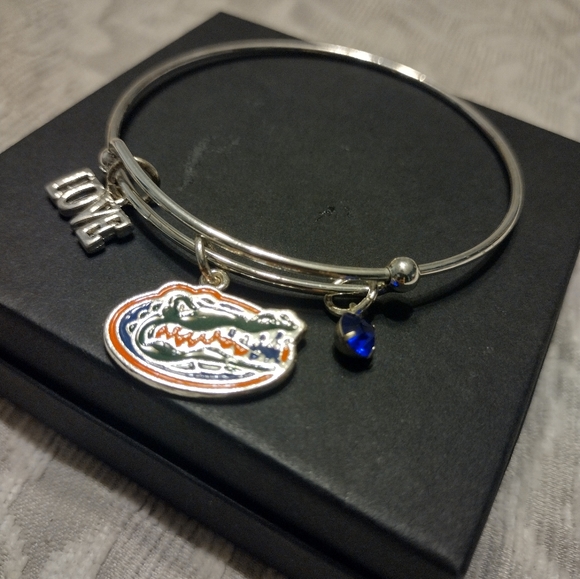 Florida Gator Charm Bracelet - Picture 3 of 3